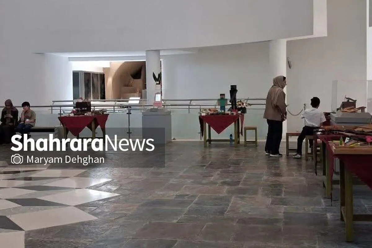 اسباب‌بازی‌های رنگی| نمایش ۲۸۰ اثر هنری توسط دانش‌آموزان ابتدایی در موزه بزرگ خراسان به مناسبت هفته صنایع دستی