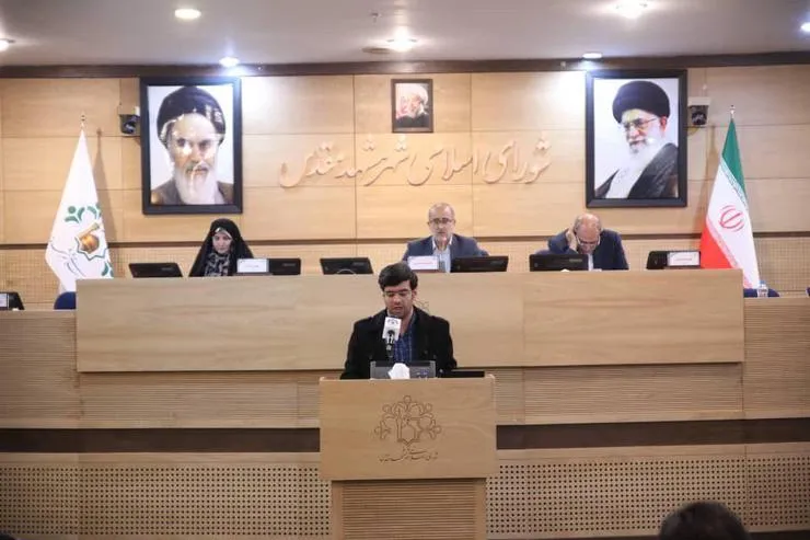 باید جلوی این ملت حق شناس، سرتعظیم فرود آورد