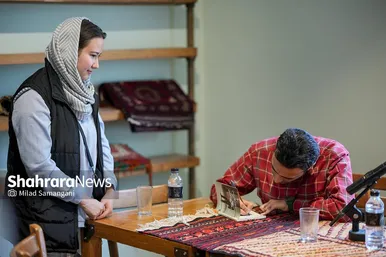 گزارش تصویری | نقد و بررسی کتاب «ناخن کشیدن روی صورت شفیع‌الدین» در کافه کتاب آفتاب مشهد