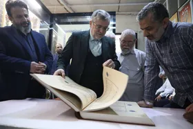دیدار شهردار مشهد مقدس با کاتب بزرگ&zwnj;ترین قرآن هنری جهان