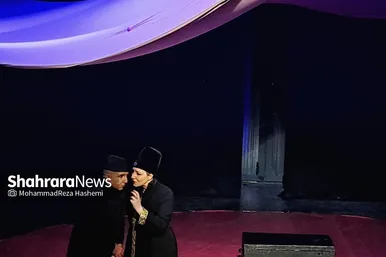 عکس‌هایی از نمایش «آداب شکار روباه»؛ از سایه شاه تا سایه قتل در مشهد