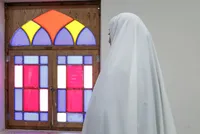 اهدای چادر امام رضایی به نوعروسان| وقتی زندگی مشترک با عقد بالاسرحضرت آغاز می‌شود