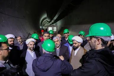 بازدید مدیران شهری و مسئولان قضایی از خط 4 مترو