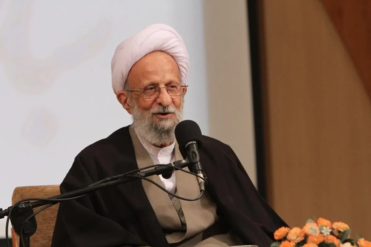 آیت الله جوادی آملی: مسئولان برای اجرای عدالت و آرامش مردم بکوشند