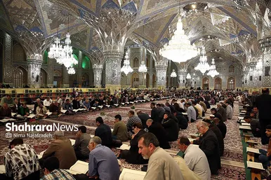 جزء خوانی قرآن کریم در حرم مطهر امام رضا (ع)