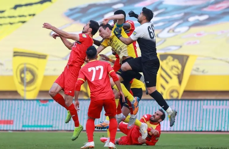 نتیجه دیدار سپاهان و فولاد+ جدول لیگ برتر| صدر جدول در اختیار پرسپولیس و یحیی