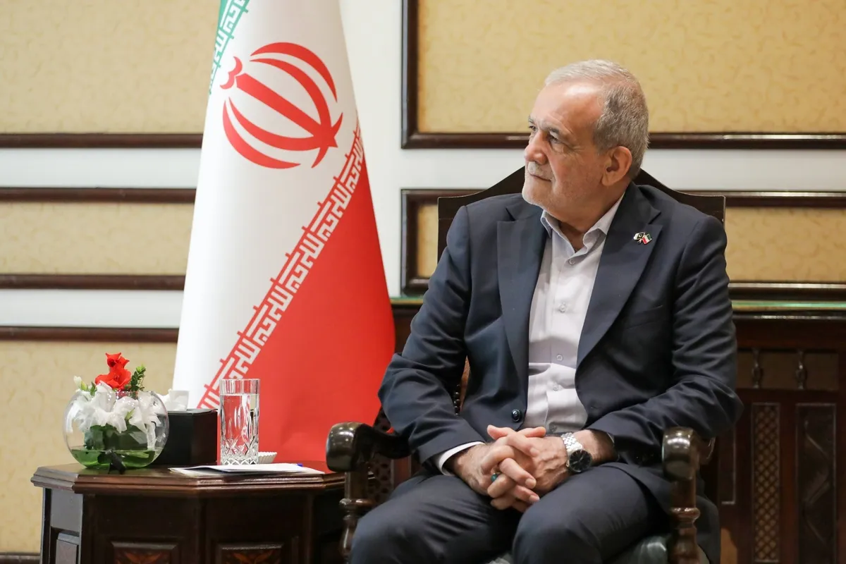 رئیس جمهور: فراتر از مناسبات سیاسی، برادری در میان کشورهای اسلامی جریان دارد