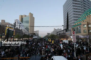 عکس| سفره افطار ۶ کیلومتری مشهدی‌ها در شب میلاد امام حسن مجتبی(ع)