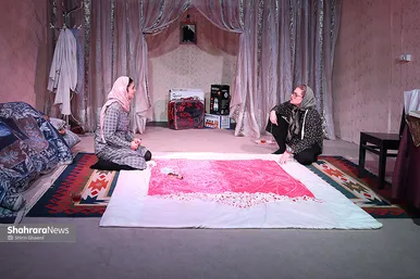 گزارش تصویری | نمایش «شربت زعفران، آویشن، پونه و چند قطره روغن گل مغربی»