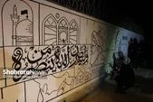 گرافیک مقاومت با اثر بین‌المللی «قوموا لله» | ترسیم نخستین دیوارنگاره حماسی مشترک هنرمندان لبنان، یمن و ایران در مشهد + فیلم