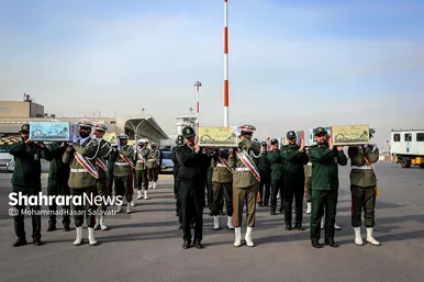 استقبال از پیکر مطهر ۱۲ شهید گمنام دفاع مقدس در فرودگاه هاشمی نژاد مشهد