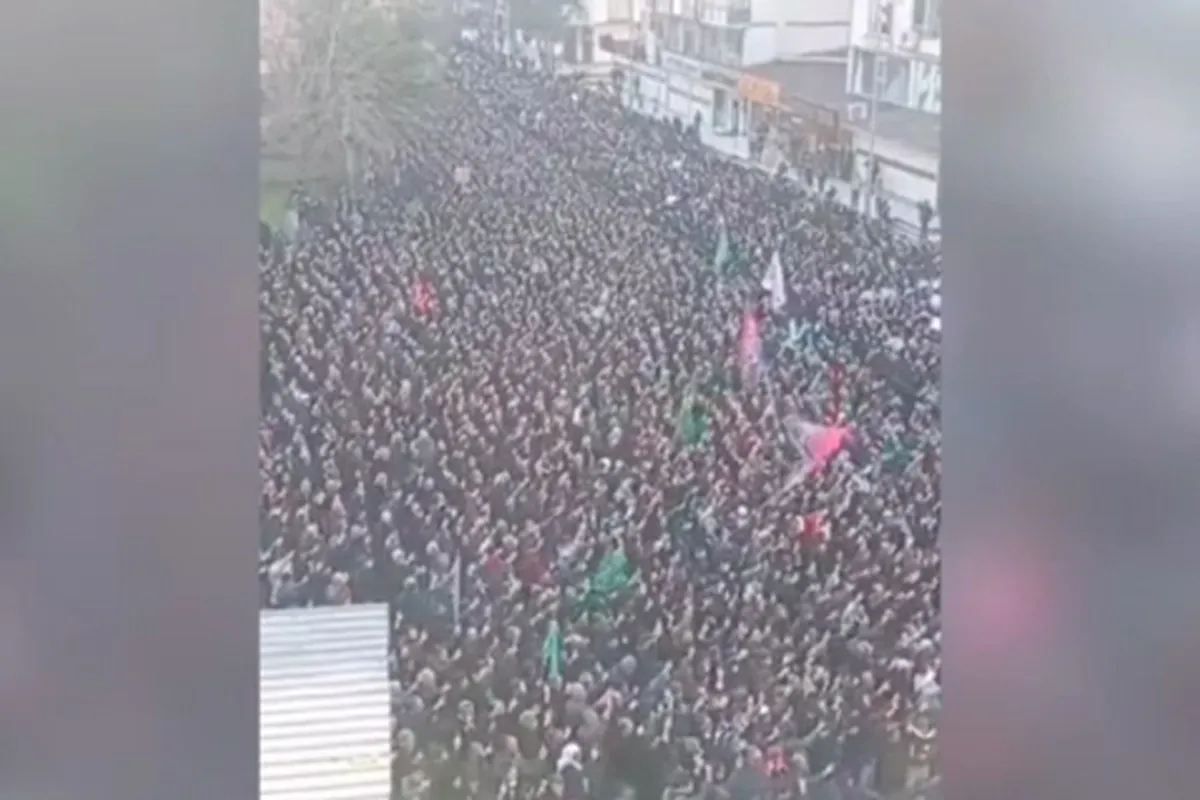 ویدئو | خروش مسلمانان ترکیه علیه هتک حرمت قرآن