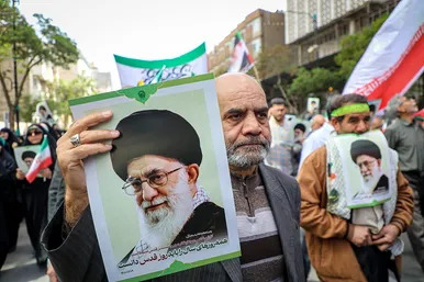 راهپیمایی ضدصهیونیستی نمازگزاران مشهدی و حمایت از عملیات وعده صادق سپاه