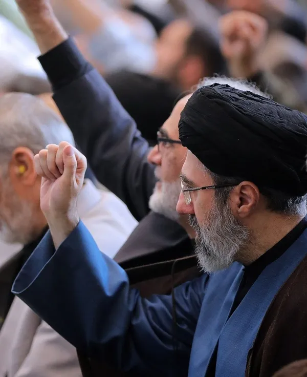 انتشار تصاویر رهبر شهید و رهبر معظم انقلاب در سالگرد «جمعه نصر»