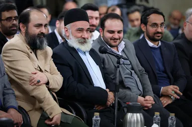 دیدار جمعی از شاعران و اهالی فرهنگ و ادب فارسی با رهبر انقلاب