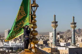 پرچم گنبد و پوش ضریح حرم امام رضا(ع) تعویض شد