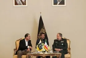 سرپرست وزارت دفاع: ایران آمادگی دارد فصل جدیدی از همکاری&zwnj;های دفاعی، امنیتی و راهبردی را با پاکستان آغاز کند