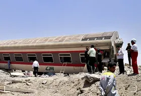 اجساد جانباختگان حادثه قطار مشهد یزد به پزشکی قانونی انتقال یافتند