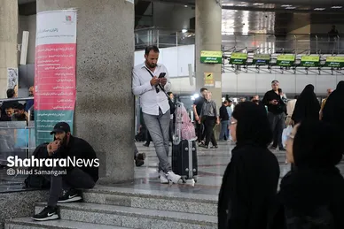 بازگشت زائران پیاده از طریق پایانه مسافربری مشهد در روز پایانی صفر