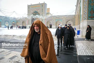 بارش برف در حرم مطهر رضوی