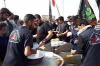 خدمت‌رسانی مواکب آستان‌قدس به زائران اربعین حسینی؛ از مرز‌های ایران تا عراق