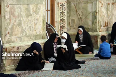 جزء خوانی قرآن کریم در حرم مطهر امام رضا (ع)