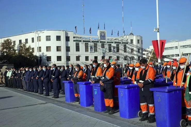 آغاز مراسم تشرف و اذن خدمت خادمان شهری مشهد به محضر حضرت رضا (ع)