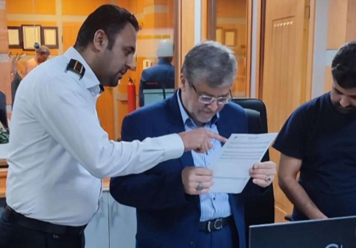 تقدیر شهردار مشهد از آتش‌نشانان در روز سخت مشهد + عکس