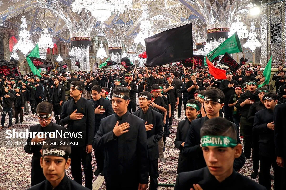 اجتماع بزرگ نوجوانان عاشورایی در حرم مطهر رضوی | لبیک نوجوانان به ندای «هل من ناصر ینصرنی» سیدالشهدا (ع) طنین انداز شد