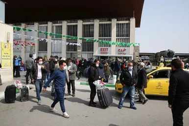 ورود مسافران نوروزی از طریق ناوگان ریلی به مشهد
