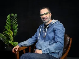برگزاری نشست انتقال تجربه با حضور عادل تبریزی در سینما هویزه مشهد