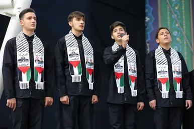 عکس‌هایی از اقامه نماز رهبر انقلاب بر پیکر مجاهد بزرگ شهید اسماعیل هنیه