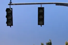 پلیس مخالف تاریکی معابر و قطع برق بزرگراه&zwnj;هاست