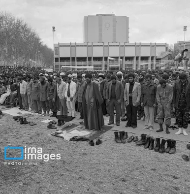 گزارش تصویری | رهبر انقلاب در دوران تصدی شورای عالی دفاع ملی (۱۳۶۰ - ۱۳۵۸)