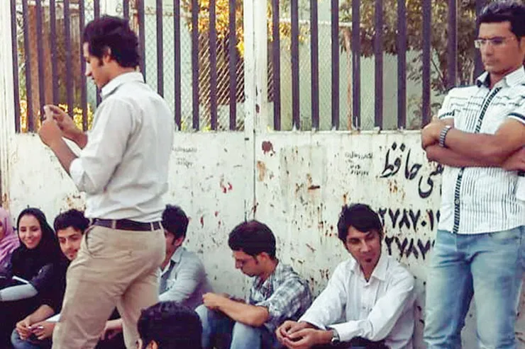 چراغ تئاتر خاموش نمی‌شود