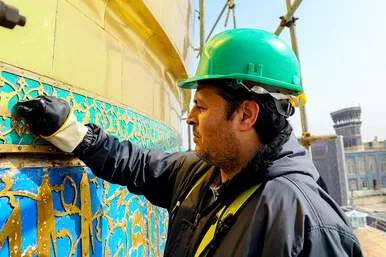 شست و شوی گنبد منور رضوی در آستانه سال نو و ماه مبارک رمضان