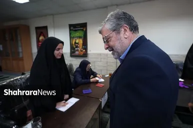 عکس‌هایی از بازدید شهردار مشهد از شعب اخذ رای در سطح شهر