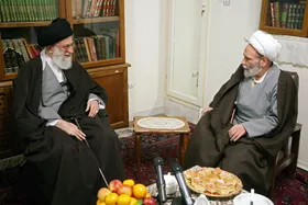 ویدئو | حضور رهبرانقلاب اسلامی در منزل حضرت آیت&zwnj;الله حاج&zwnj;آقا مجتبی تهرانی در سال٩١