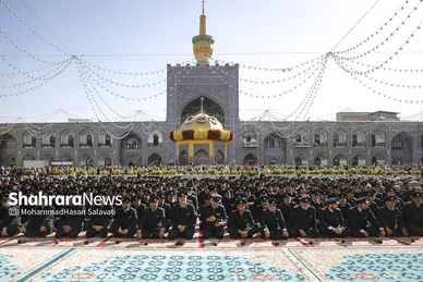 گزارش تصویری | تعویض پرچم گنبد حرم مطهر رضوی به مناسبت میلاد امام رضا(ع)