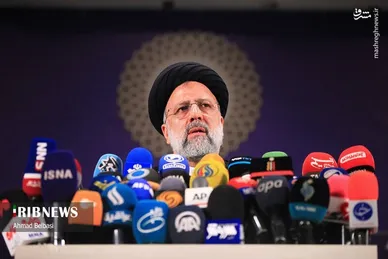 تصاویری از لحظه ثبت نام رئیس جمهور شهید در انتخابات ریاست جمهوری ۱۴۰۰