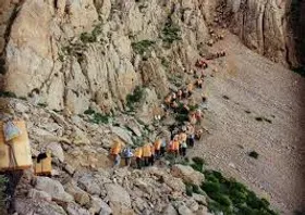 سقوط کولبر ۱۴ ساله از کوه | درمان &laquo;مانی&raquo; به دلیل مشکلات مالی متوقف شده است