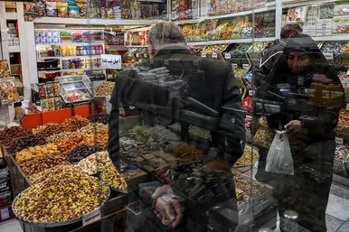 بازار میوه و آجیل در آستانه شب یلدا