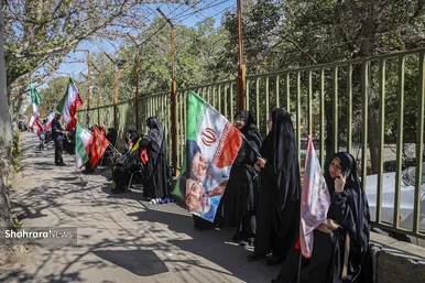 گزارش تصویری | تشکیل بزرگترین زنجیره انسانی جان فدا توسط مردم و دانشجویان مشهدی در دانشگاه فردوسی
