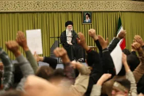 دیدار دانش&zwnj;آموزان و دانشجویان با مقام معظم رهبری | آیت&zwnj;الله خامنه&zwnj;ای: بحث صرفاً انتقام نیست، بحث یک حرکت منطقی است + عکس و فیلم