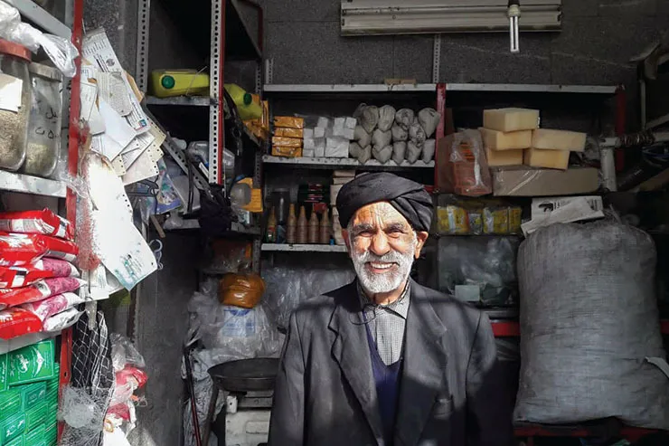 گپ و گفتی با بقال محله مقدم یک عمر منصفانه کار کرد