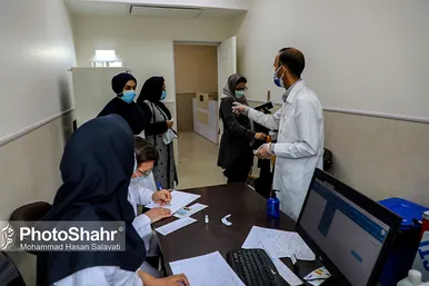 واکسیناسیون سالمندان بالای ۸۰ سال در مشهد