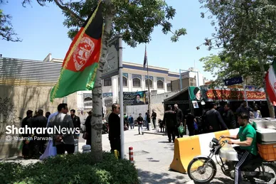 حضور مهاجران افغانستان در مراسم خاکسپاری رئیس‌جمهور شهید در مشهد