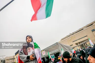 گزارش تصویری | حضور پرشور و باشکوه مردم برای بیعت با سومین رهبر انقلاب اسلامی در میدان شهدا مشهد