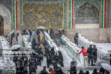 بارش برف در حرم مطهر رضوی