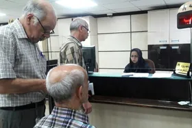 ۳ میلیون و ۴۰۰ هزار حداقل&zwnj;بگیر شامل همسان&zwnj;سازی حقوق نمی&zwnj;شوند | دولت بار دیگر برای همسان&zwnj;سازی حقوق بازنشستگان به مجلس لایحه می&zwnj;دهد